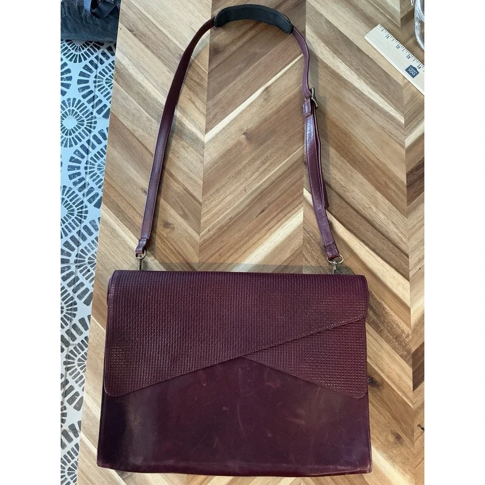 Vintage‎ Red Leather Levenger Flap Briefcase Messenger Bag Burgundy Compartment